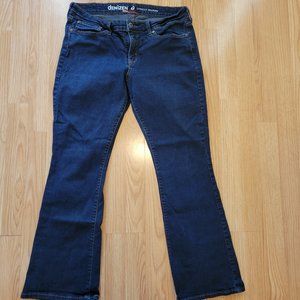 Denizen by Levi's Totally Shaping Bootcut jeans! Misses 16 Short, Dark Wash